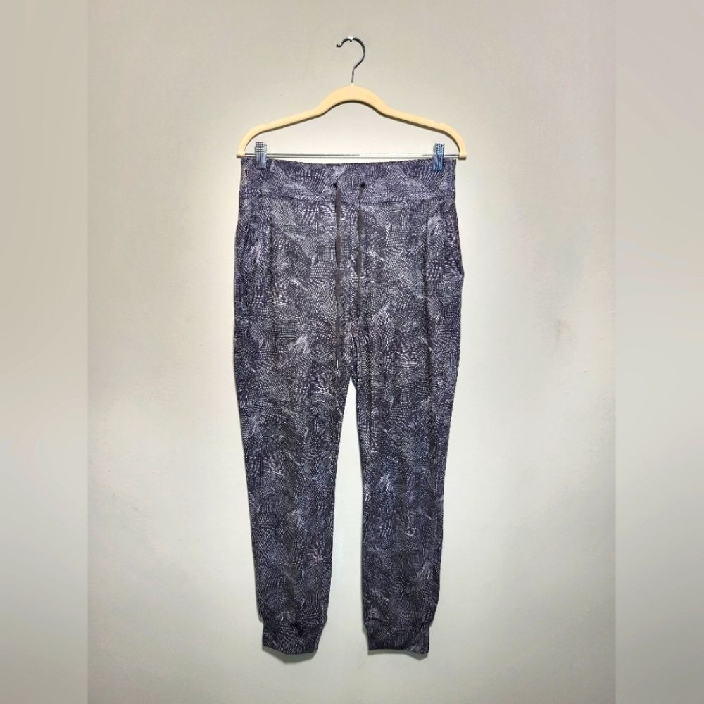 RACHEL ZOE NWOT Joggers | Abstract Black and White | size Medium